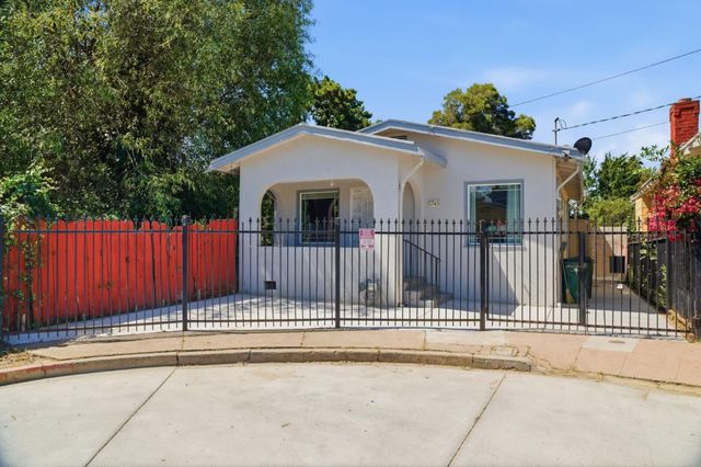 5745 Holway Court, Oakland, CA 94621
