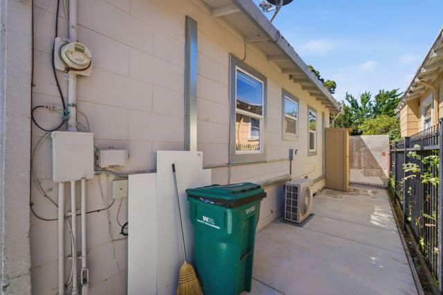 5745 Holway Court, Oakland, CA 94621