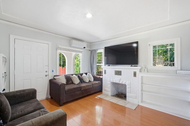5745 Holway Court, Oakland, CA 94621