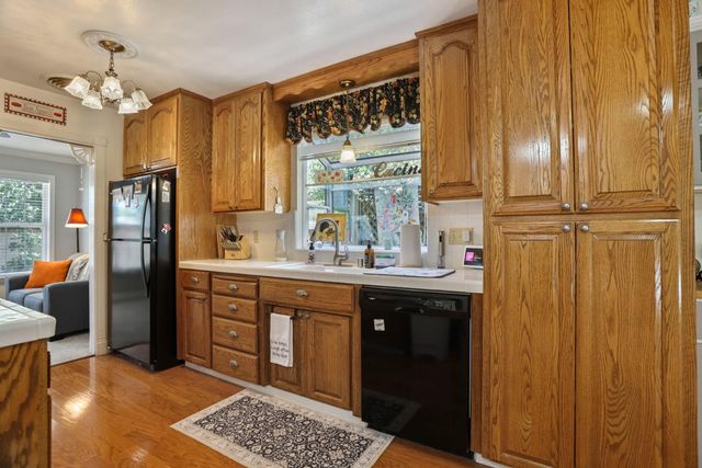 806 S Mills Ave, Lodi, CA 95242