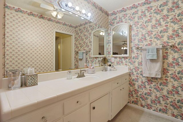 806 S Mills Ave, Lodi, CA 95242