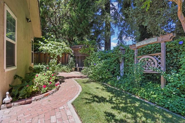 806 S Mills Ave, Lodi, CA 95242