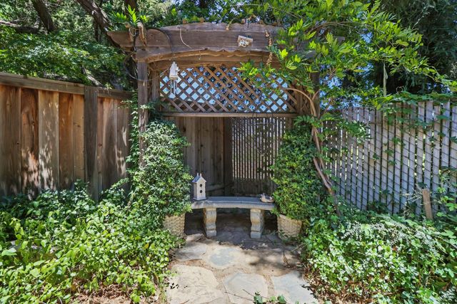 806 S Mills Ave, Lodi, CA 95242