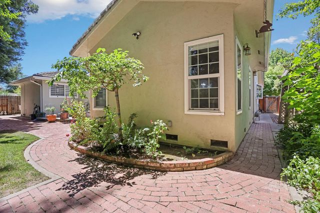 806 S Mills Ave, Lodi, CA 95242