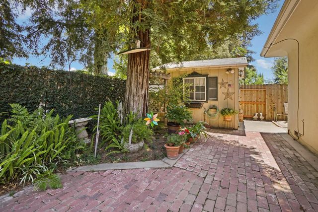 806 S Mills Ave, Lodi, CA 95242