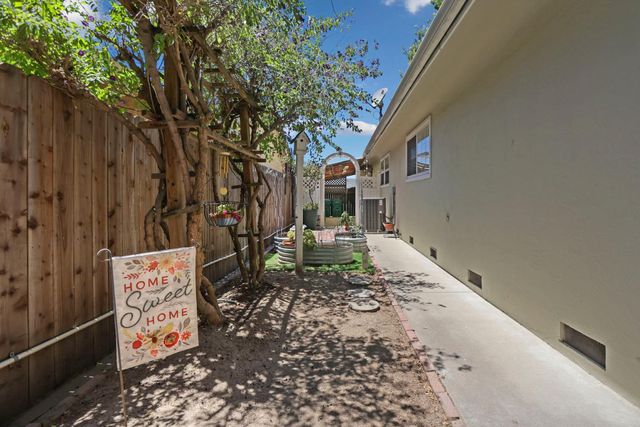 806 S Mills Ave, Lodi, CA 95242