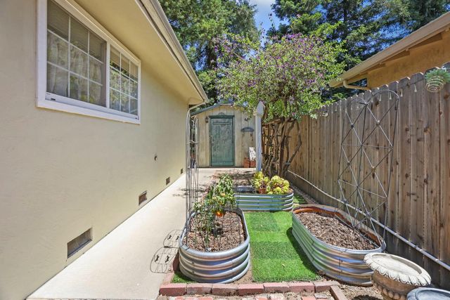 806 S Mills Ave, Lodi, CA 95242