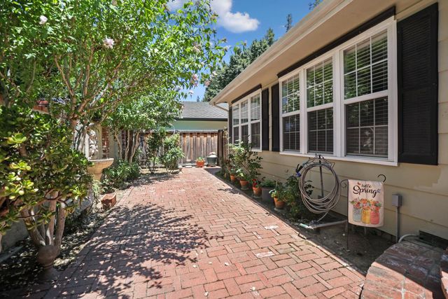806 S Mills Ave, Lodi, CA 95242
