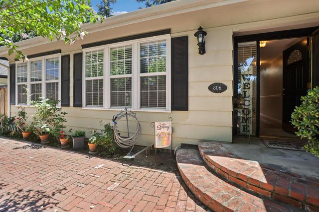 806 S Mills Ave, Lodi, CA 95242