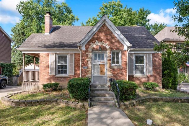 4328 Wolf Road, Western Springs, IL 60558