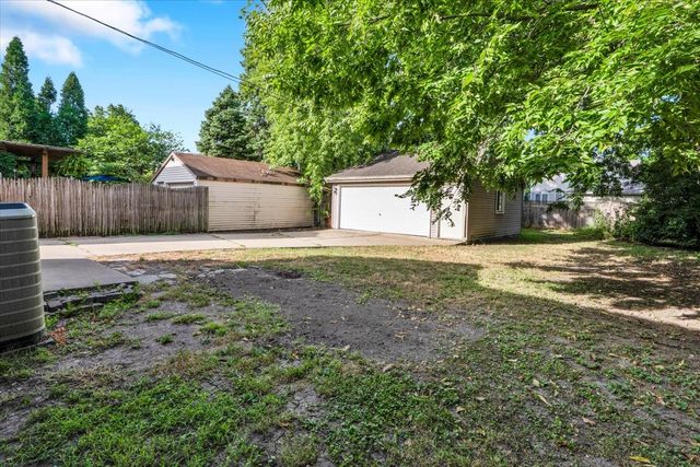 4328 Wolf Road, Western Springs, IL 60558