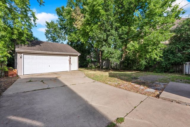 4328 Wolf Road, Western Springs, IL 60558