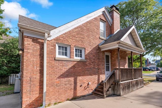 4328 Wolf Road, Western Springs, IL 60558