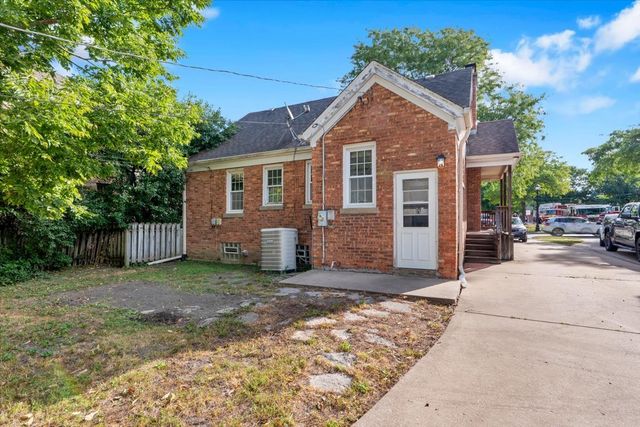 4328 Wolf Road, Western Springs, IL 60558