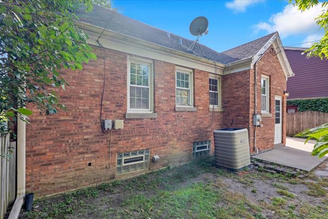 4328 Wolf Road, Western Springs, IL 60558