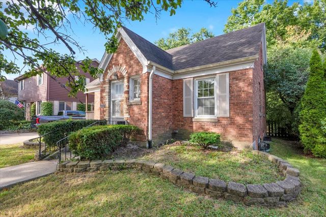4328 Wolf Road, Western Springs, IL 60558