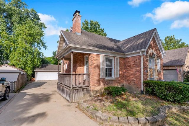 4328 Wolf Road, Western Springs, IL 60558