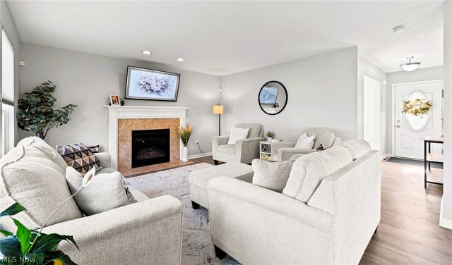 10447 Dogwood Drive, Aurora, OH 44202