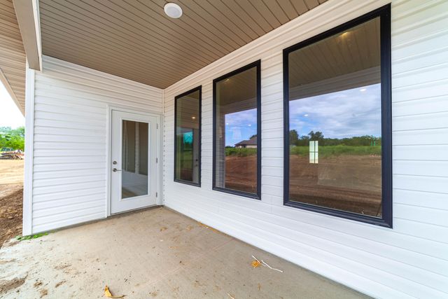 4401 STONE MOUNTAIN PKY, Columbia, MO 65201