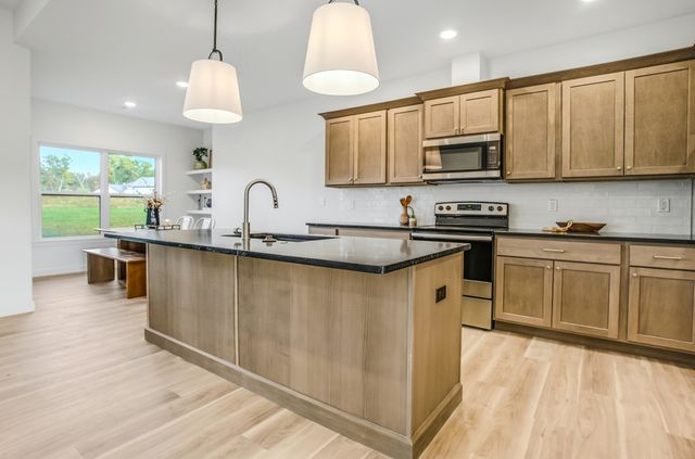 4401 STONE MOUNTAIN PKY, Columbia, MO 65201