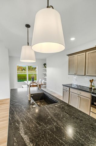 4401 STONE MOUNTAIN PKY, Columbia, MO 65201