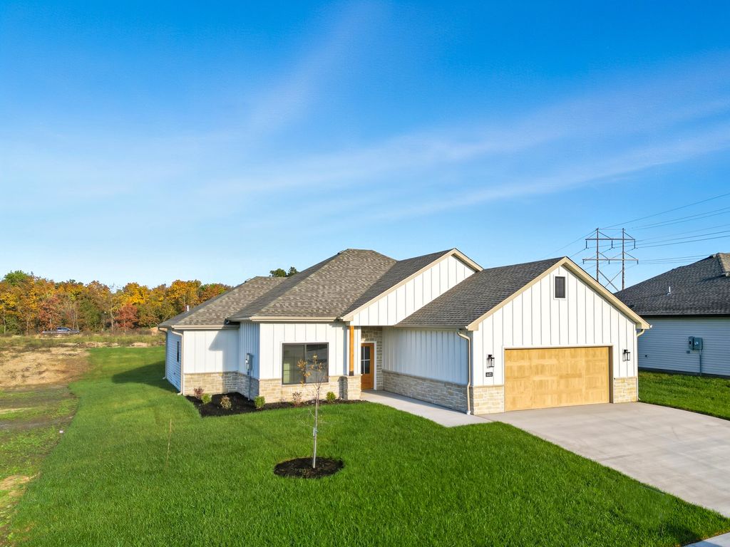 4401 STONE MOUNTAIN PKY, Columbia, MO 65201