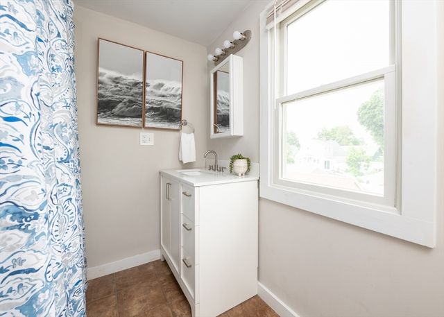 45 Howe St, Quincy, MA 02169