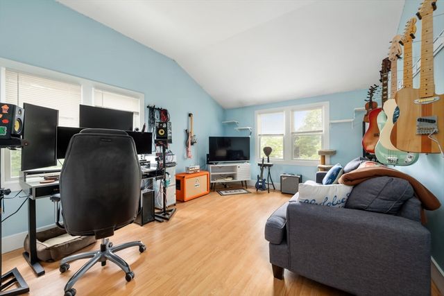 45 Howe St, Quincy, MA 02169