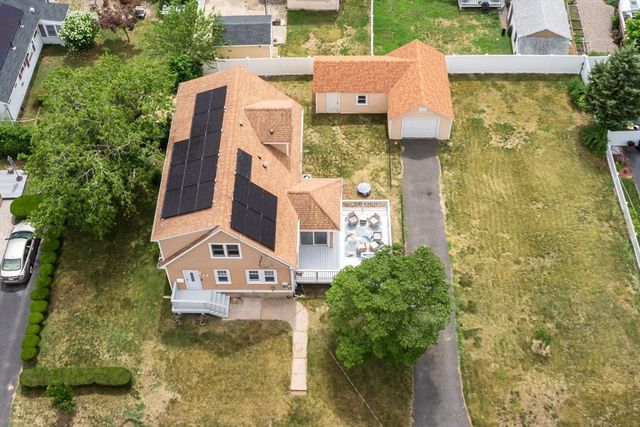 45 Howe St, Quincy, MA 02169