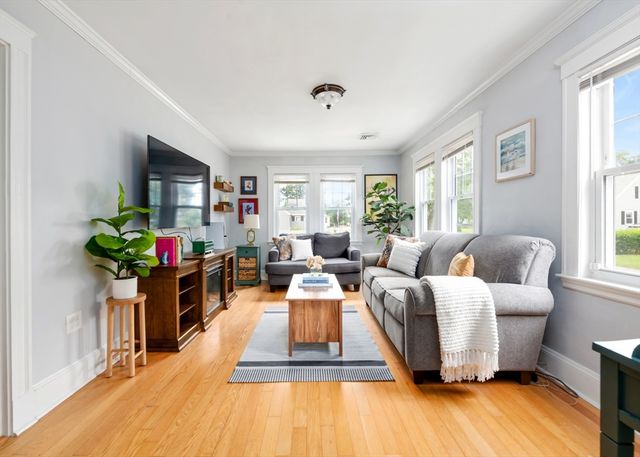 45 Howe St, Quincy, MA 02169