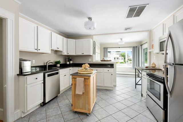 45 Howe St, Quincy, MA 02169