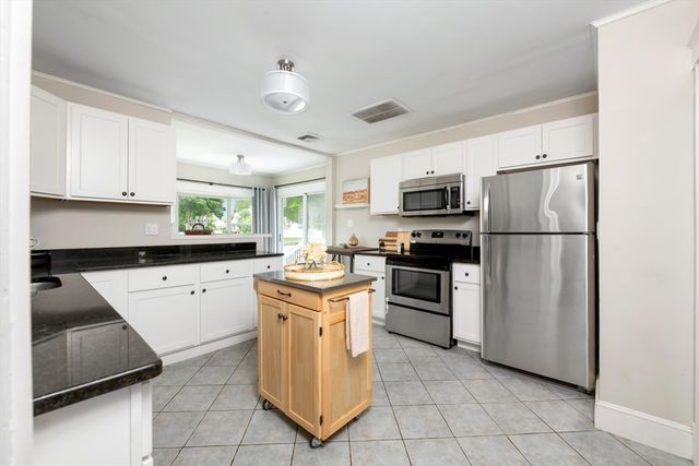 45 Howe St, Quincy, MA 02169