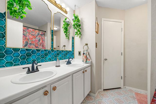 137 Sawgrass CIR, Kyle, TX 78640