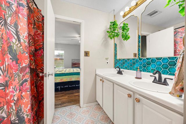 137 Sawgrass CIR, Kyle, TX 78640