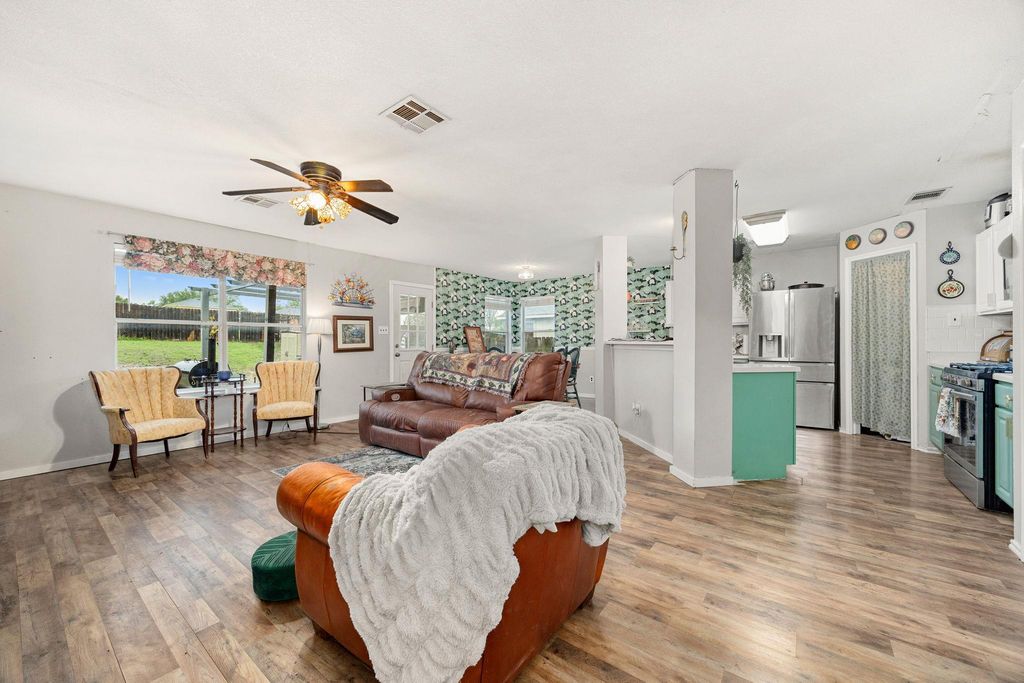 137 Sawgrass CIR, Kyle, TX 78640