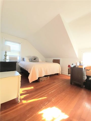 73 Old Fort Road, Newport, RI 02840