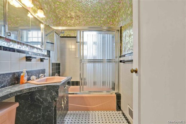 84-92A Austin Street, Kew Gardens, NY 11415