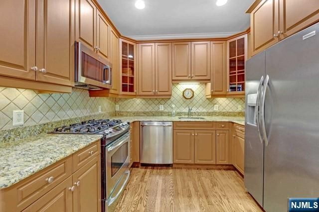 5 Tenakill Park 212, Cresskill, NJ 07626