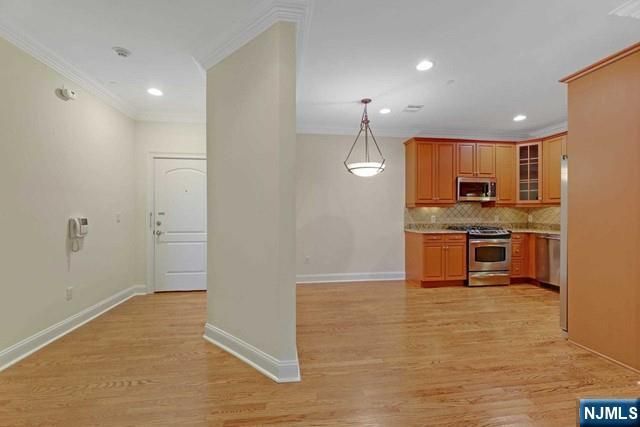 5 Tenakill Park 212, Cresskill, NJ 07626