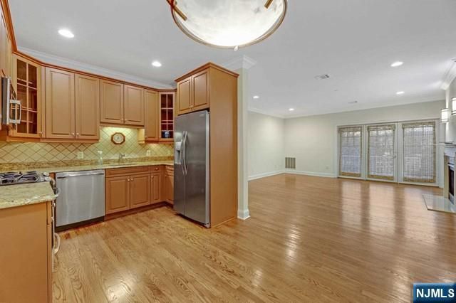 5 Tenakill Park 212, Cresskill, NJ 07626