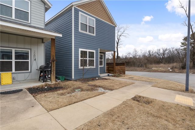 1997 S Florida Way, Fayetteville, AR 72701