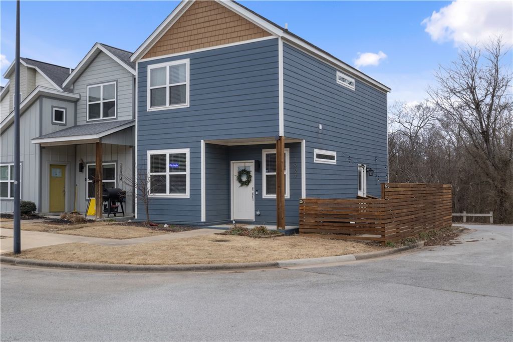 1997 S Florida Way, Fayetteville, AR 72701