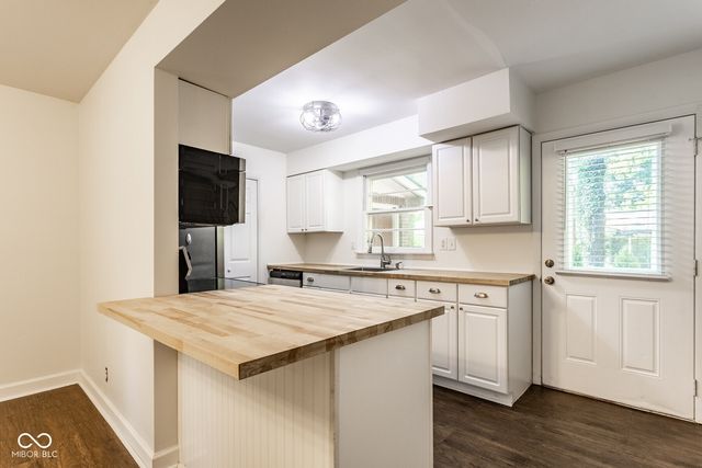 9514 Haverstick Road, Indianapolis, IN 46240