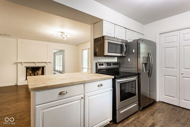 9514 Haverstick Road, Indianapolis, IN 46240