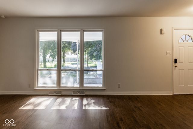 9514 Haverstick Road, Indianapolis, IN 46240
