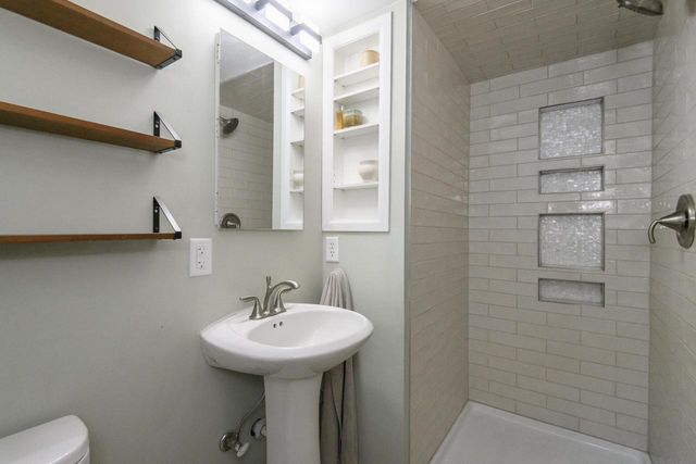 N10W23564 Robinhood COURT, Waukesha, WI 53188