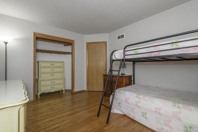 N10W23564 Robinhood COURT, Waukesha, WI 53188