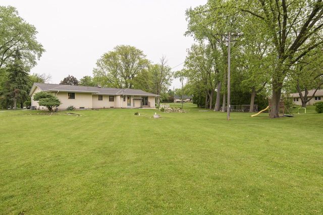 N10W23564 Robinhood COURT, Waukesha, WI 53188