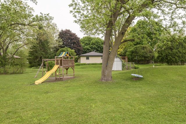 N10W23564 Robinhood COURT, Waukesha, WI 53188