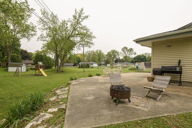 N10W23564 Robinhood COURT, Waukesha, WI 53188